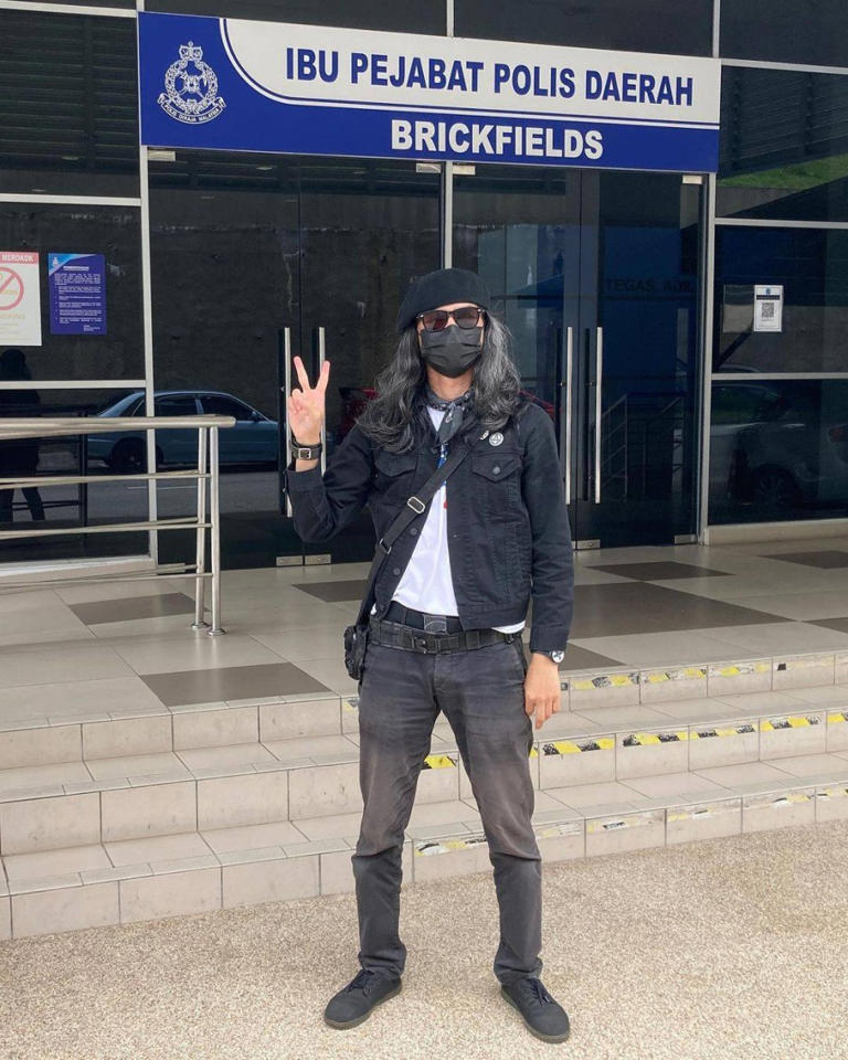 Malaysian Cartoonist Fahmi Reza to Sue Government Over Alleged Travel Ban