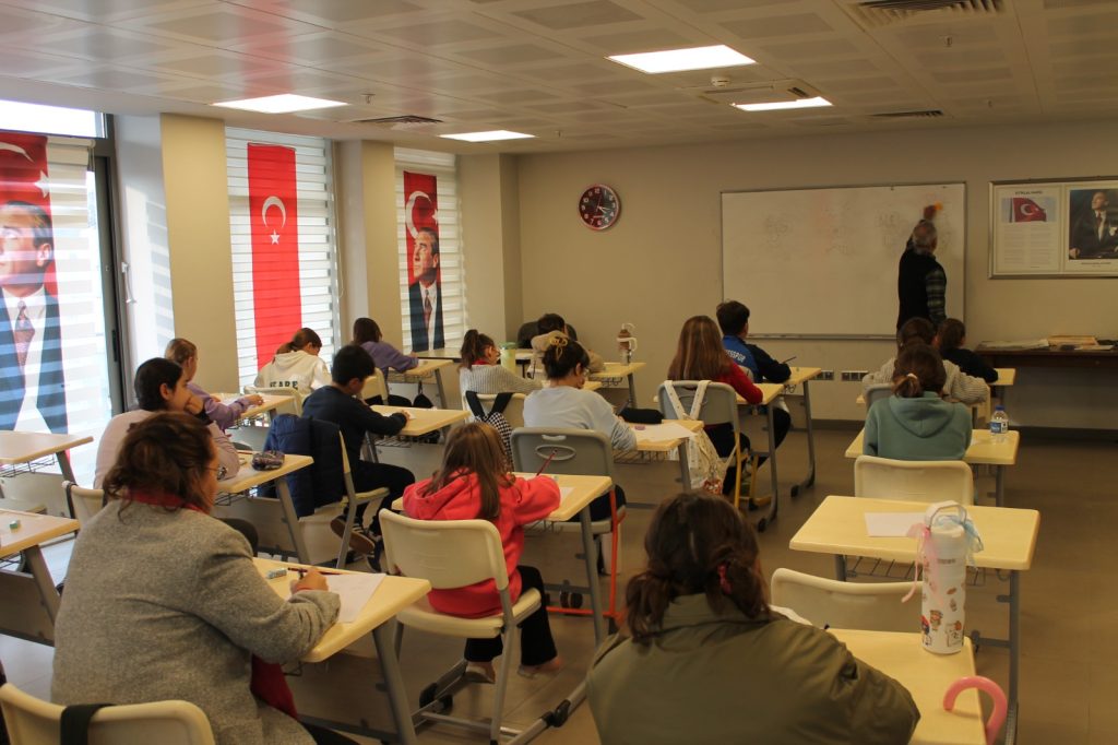 Karikatur-Atolyesi-1024x682 9th Izmir Humor Festival Concludes: Cartoons, Cinema, and the Spirit of Aziz Nesin Unite in Efes Selçuk